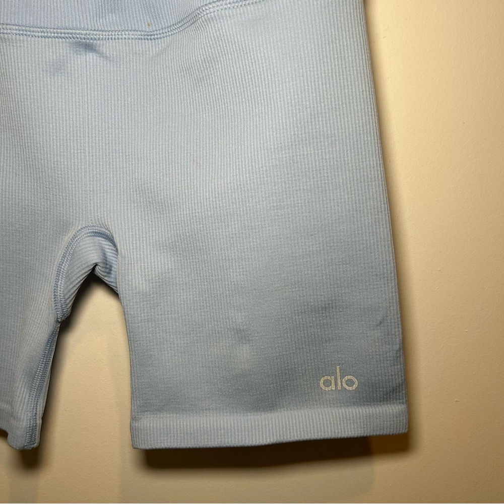 Alo Yoga Seamless Ribbed Favorite Short Light Blue Size Extra Small - Picture 4 of 13